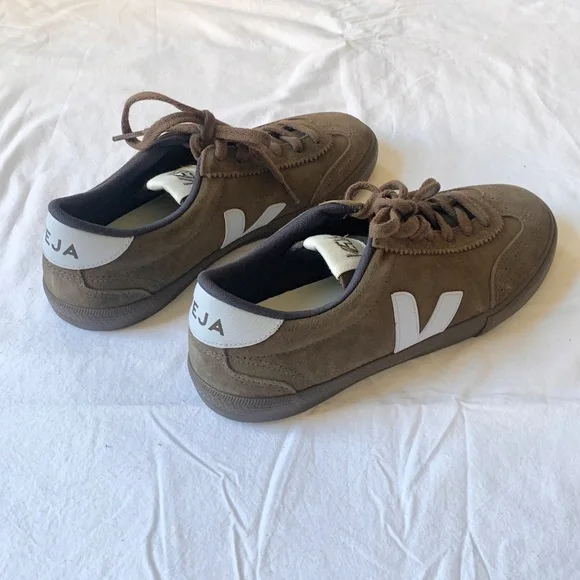 VEJA Volley Suede Sneakers in Eagle Swan 10 NEW